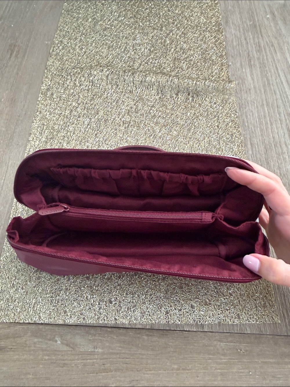 NWOT Gucci Beauty Burgundy Cosmetic Bag - Picture 3 of 6
